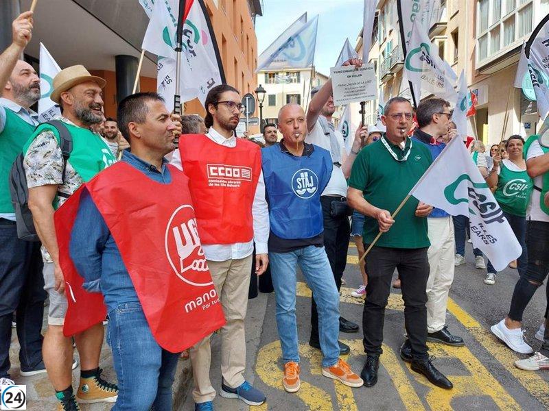 Funcionarios de Justicia en Baleares exigen un aumento salarial de 300-400 €/mes en Palma.
