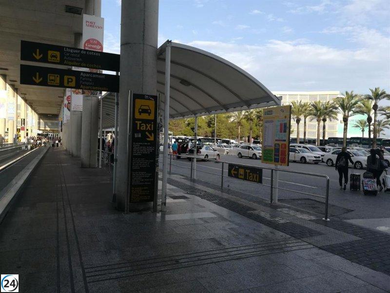 Taxis y microbuses acuerdan evitar conflictos en aeropuerto y prorrogarán el acuerdo en verano.