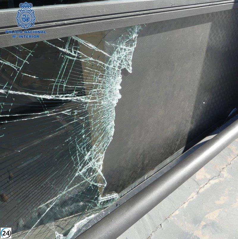 Hombre detenido por estrellar todoterreno robado en tienda y robar motos eléctricas en Palma.