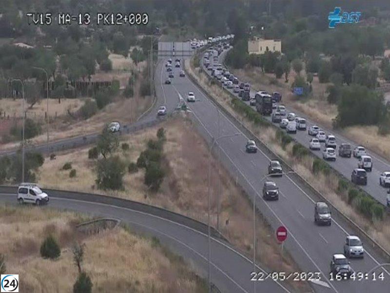Motorista resulta gravemente herido y se producen retenciones en la autopista de Inca tras accidente.