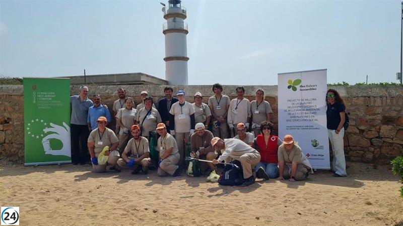 Medio Ambiente limpia 236 espacios y elimina 91 toneladas de residuos y 27 especies invasoras.
