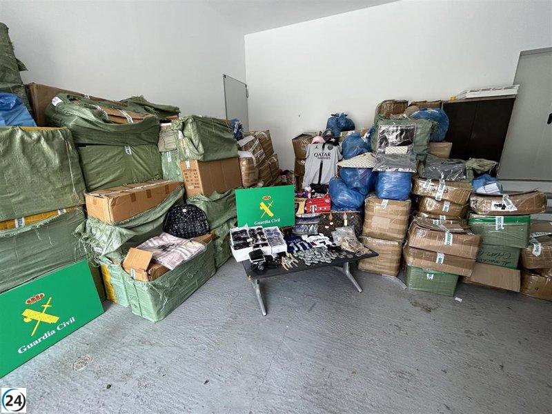 Descubierto hombre con 48.000 objetos falsificados para la venta en Alcúdia.