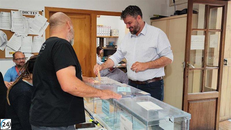 Apesteguia (MÉS) vota en Deià con tranquilidad e ilusión, esperando gran participación.
