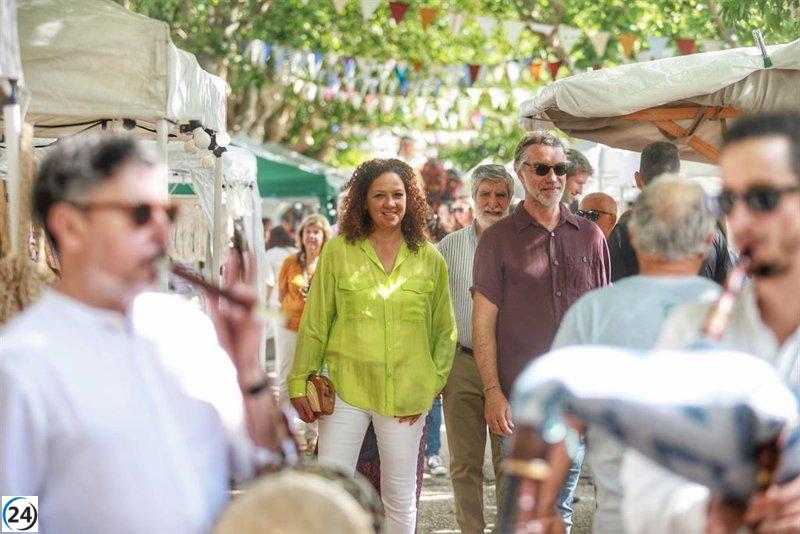 La consejera Cladera apoya la feria ecológica y artesanal en Puigpunyent.