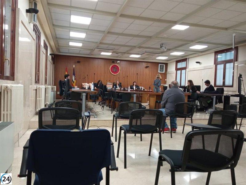 Un farsante que se hacía pasar por trabajador del Consell es condenado a un año en prisión por defraudar a unas 30 personas.
