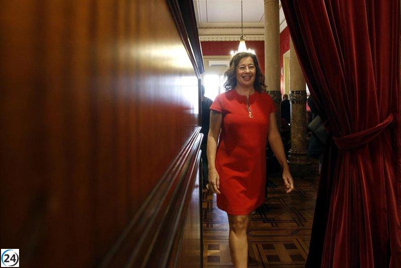 Armengol liderará la oposición en el debate de investidura al tomar posesión como diputada en el Parlament.