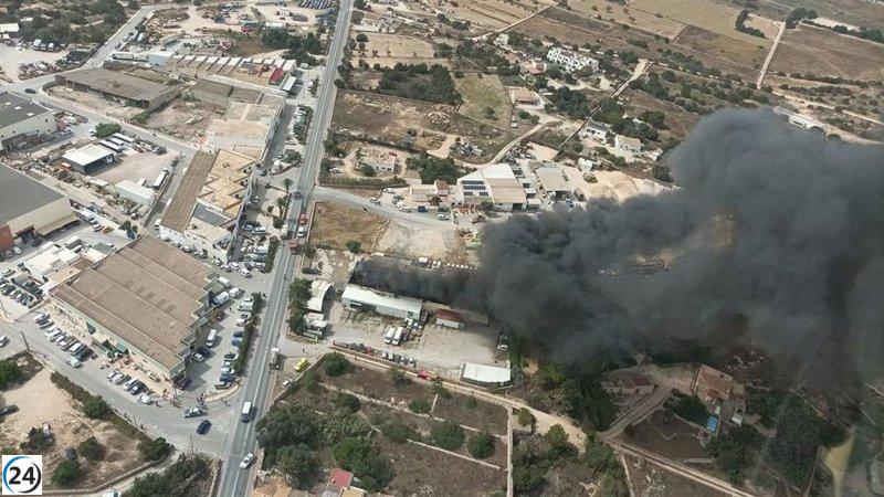 Arde nave de rent a car en Formentera, fue controlado.