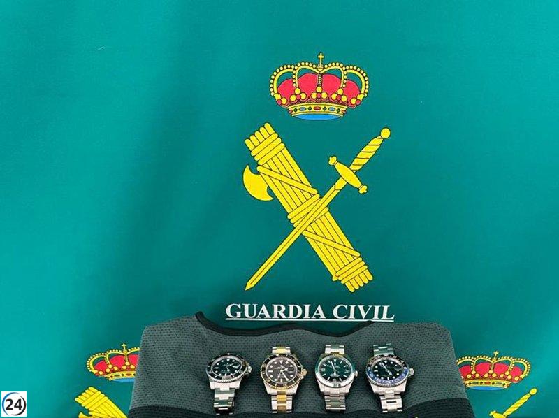 Tres hombres detenidos por robo de relojes de alta gama en Ibiza.