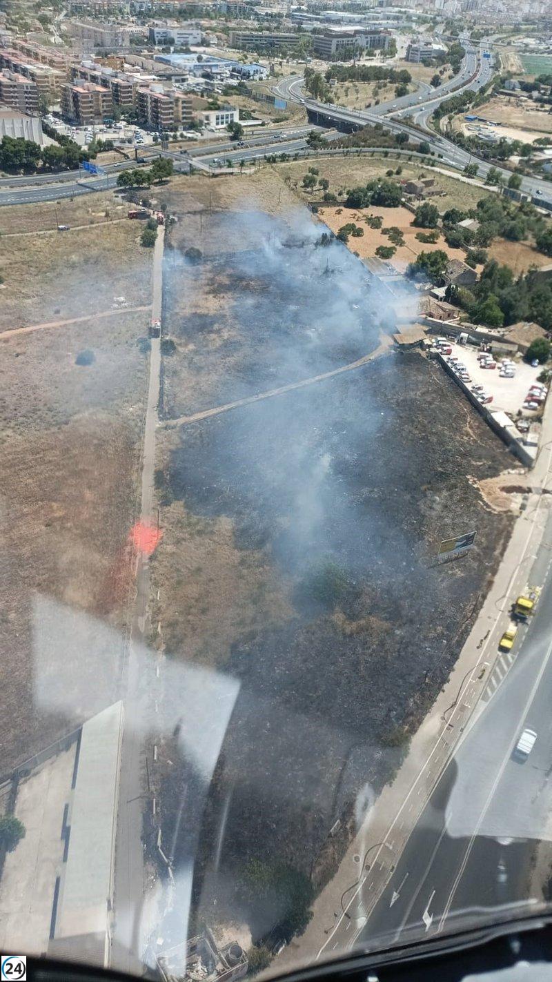 Bomberos y Ibanat combaten incendio agrícola en Sa Indioteria.