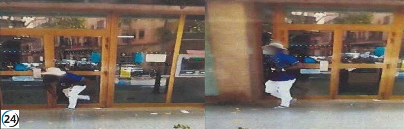 Joven reincidente detenido en Palma por robo en banco cerrado mediante rotura de cristal de la puerta.
