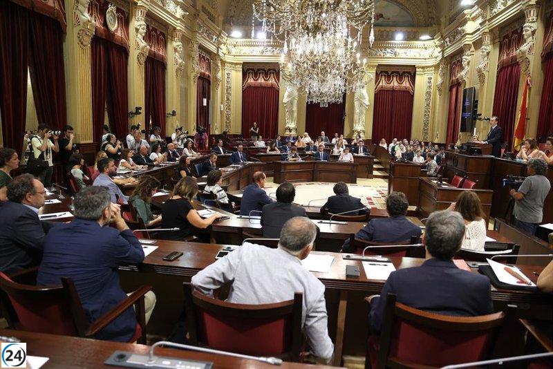 Seis nuevos diputados asumen su cargo en el Parlament balear.