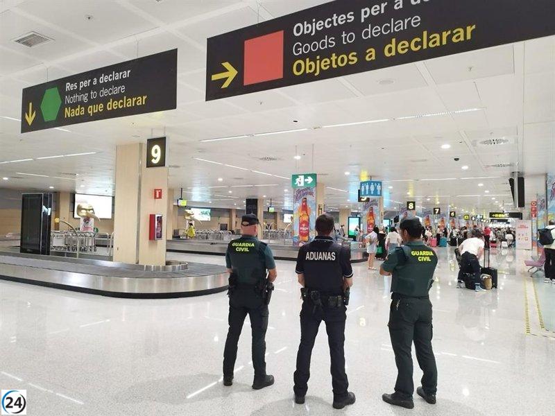 Detenido en Ibiza un joven de 24 años con un kilo de hachís en el aeropuerto