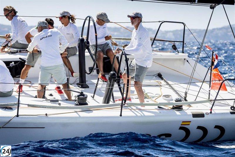 ‘Scugnizza’ y ‘Patakín’ ganan la Copa del Rey MAPFRE, con Felipe VI en el podio.