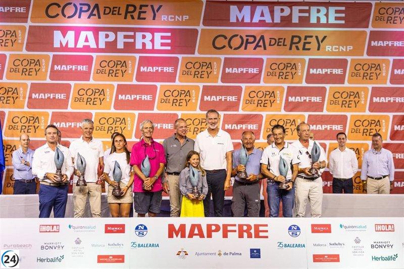 Felipe VI premia a los campeones de la Copa del Rey MAPFRE