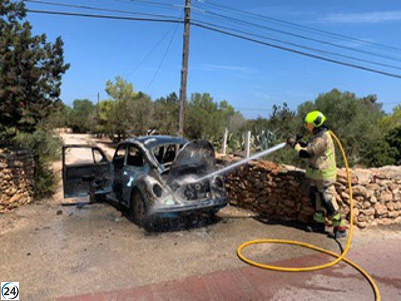 Incendio en Formentera de un vehículo en movimiento