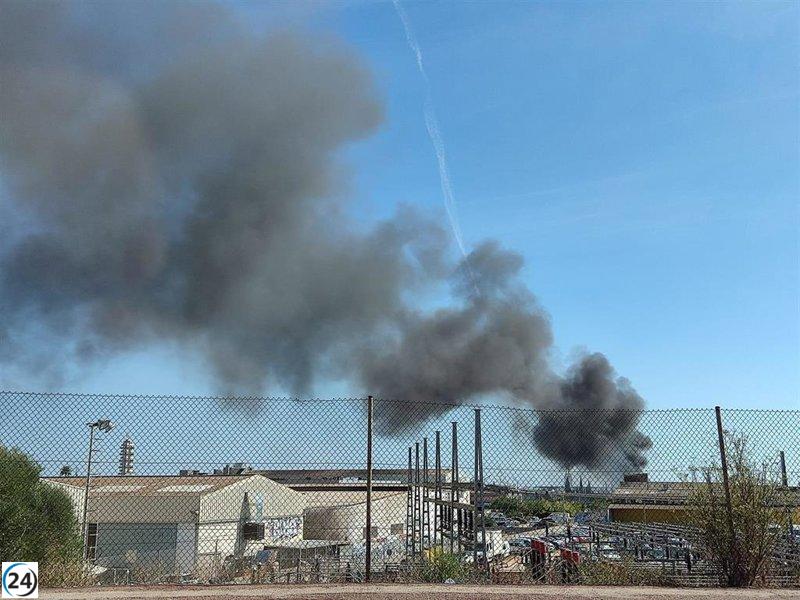 Apagado el fuego en Son Castelló tras afectar a 13 camiones y tres furgonetas