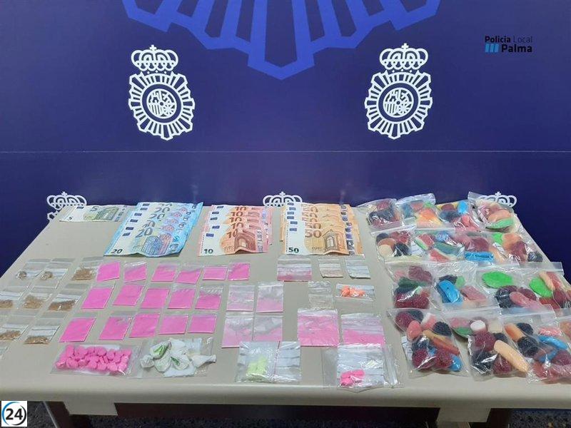 Seis detenidos en sa Indioteria por venta conjunta de drogas y chucherías en local de ocio.