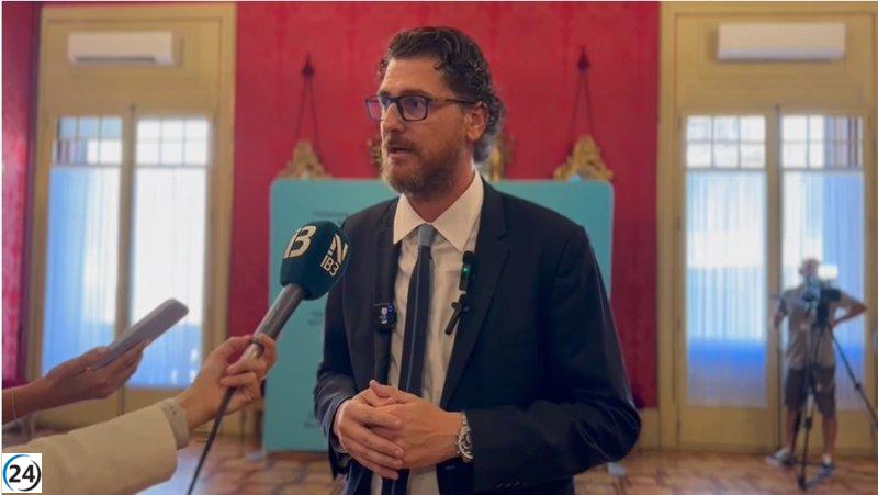 El PP muestra su repudio por el acto vandálico en Cataluña: Queman pancarta con políticos, incluyendo a la consellera de Salud balear.