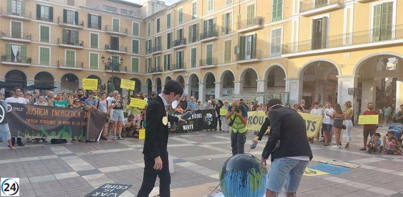 Un grupo de activistas se congrega en Palma, solicitando la 