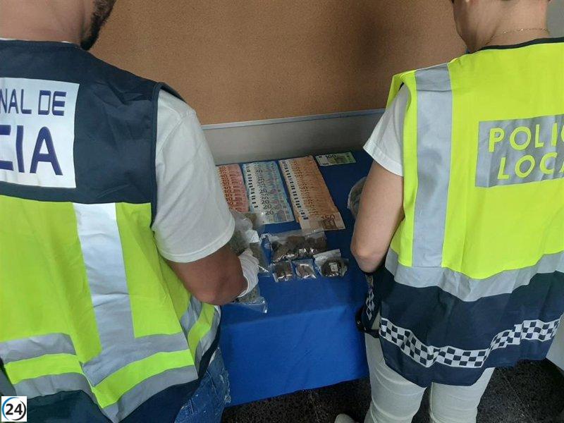Arrestados dos individuos por venta de drogas en un oscuro establecimiento en Palma