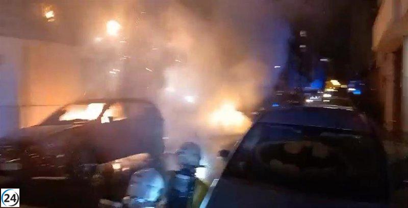 Incendio en contenedores de Palma causa daños a múltiples vehículos y se encuentra bajo investigación