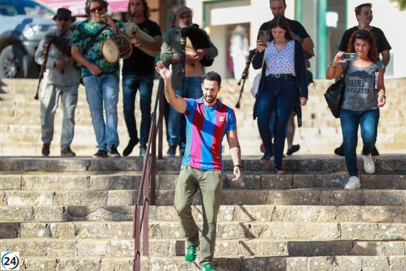 Multitudinaria bienvenida a Valtonyc en Sineu, con la asistencia de casi 200 individuos.