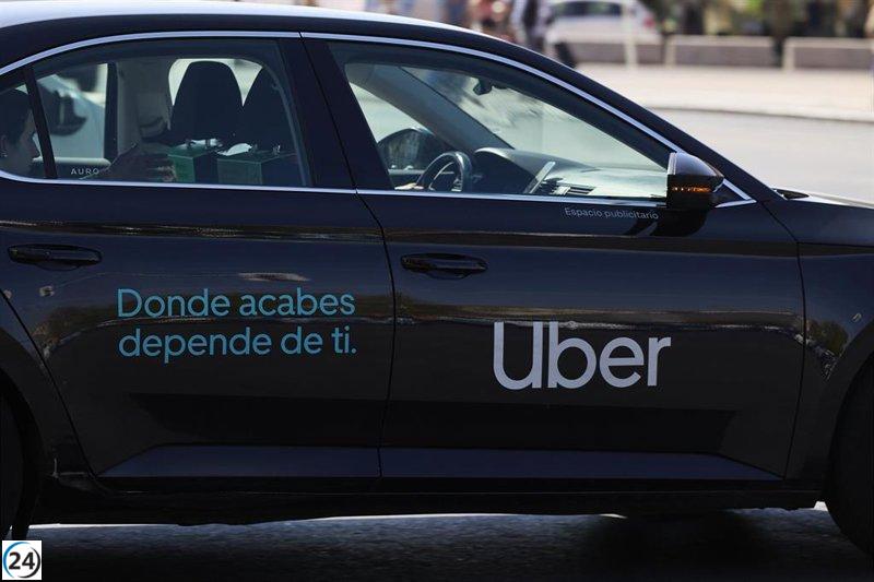 El sector turístico y Feneval instan al gobierno a revisar su postura sobre las restricciones a las VTC.