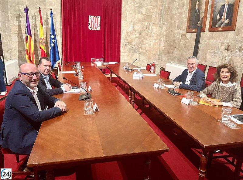 Los sectores empresariales y sindicales se unen para crear el primer convenio interprofesional de negociación colectiva en Baleares.