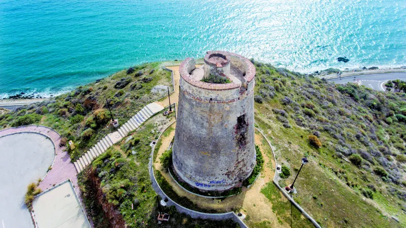 Historia de las torres costeras baleares que sorprenden a los visitantes