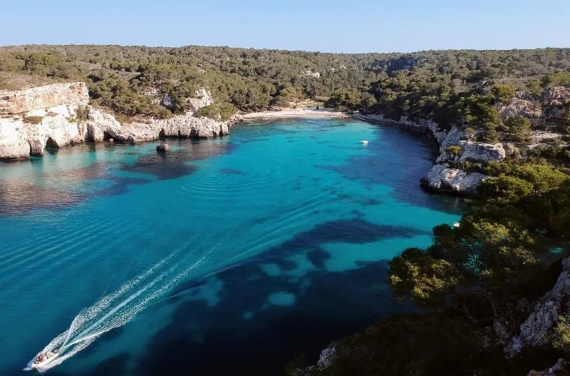 Descubre la cala Macarella en Menorca