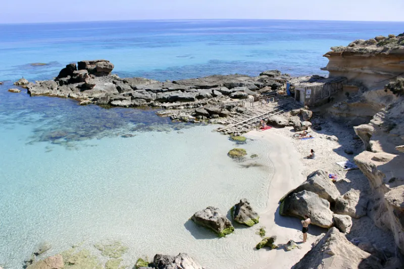 Caló des Mort, una cala pequeña pero encantadora en Ibiza