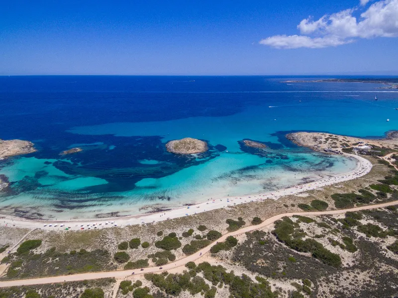 Playa de Illetas, la joya escondida de Ibiza