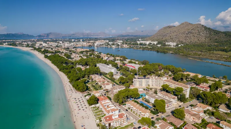 Relájate en la playa de Muro en Mallorca